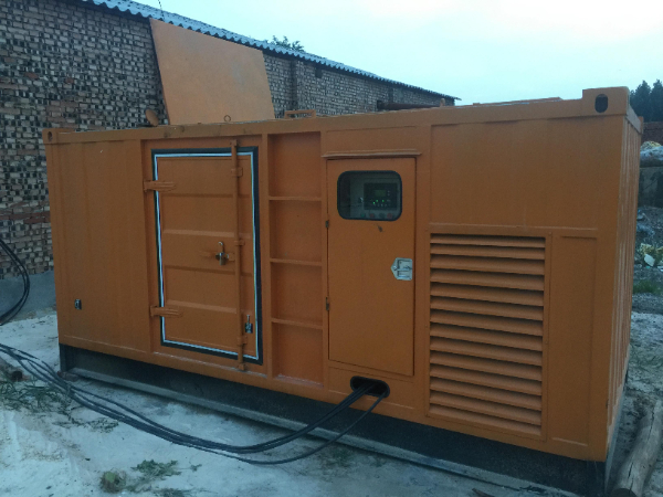 连城发电机组长期使用中，电缆线的敷设路径有哪些要求？